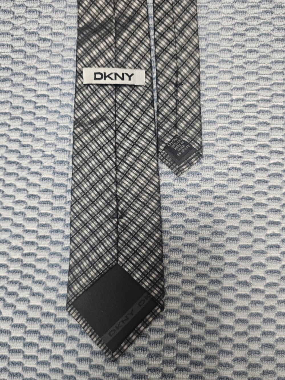 DKNY Black Grey White 100% Silk Plaid Business Formal Checkered Tie 3x57.5" NEW - Picture 5 of 6